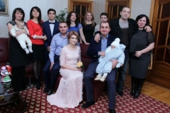 Карашев Хашауа с супругой Лианой и с близкими родственниками.