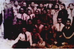 1957 год. Четвертый класс Нижне Курпской средней школы. На переднем плане Карашев Миша,  Кожаев Николай, Карашев Вова.